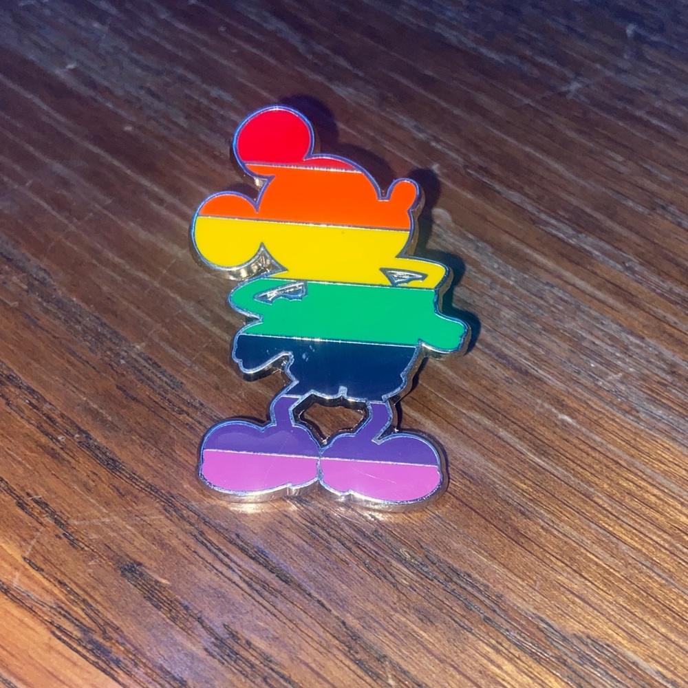 2019 disney pride rainbow mickey mouse enamel trading pin